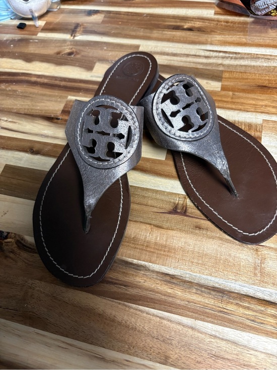 Tory Burch Shoes - Tory Burch Louisa Flat Thong Sandals in Gunmetal metallic